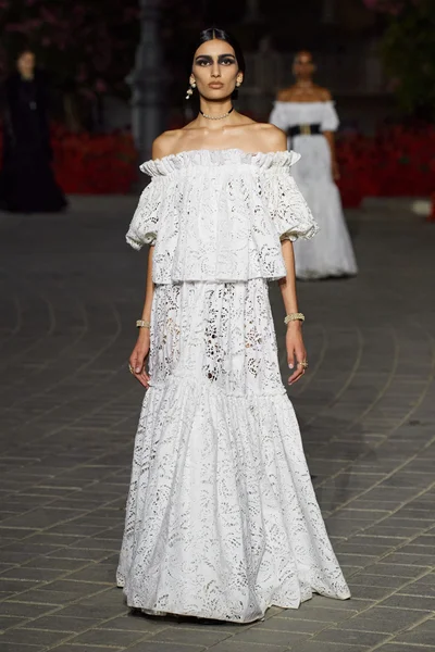 Look 18